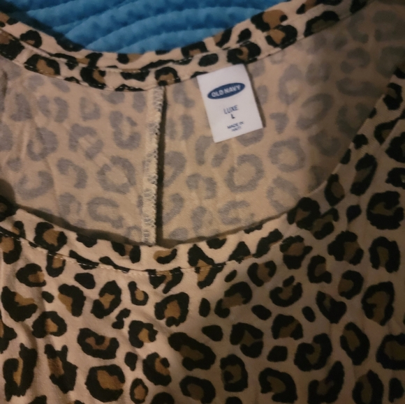 Old Navy Leopard Print Shirt Lot - Picture 2 of 3